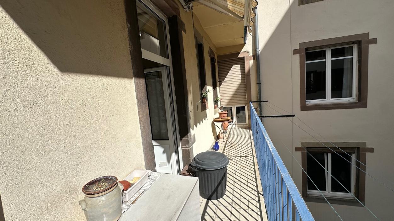balcon sur cour acces chambre