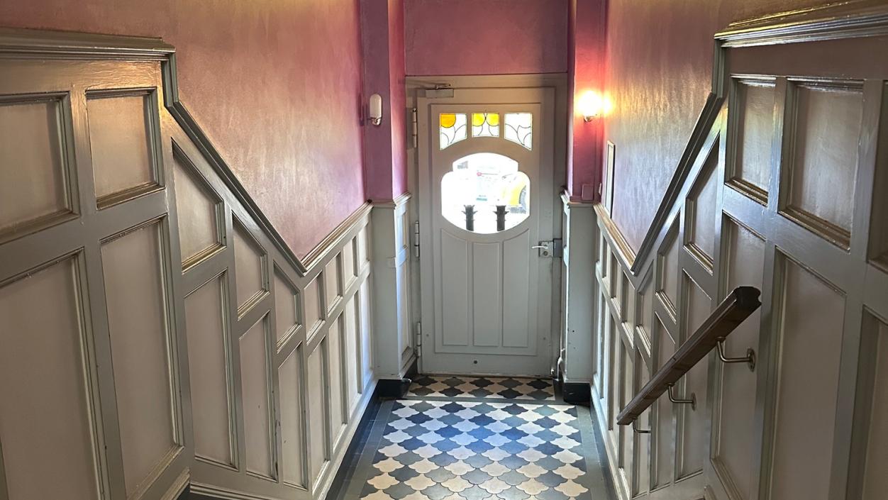 cage d'escalier, entrée d'immeuble