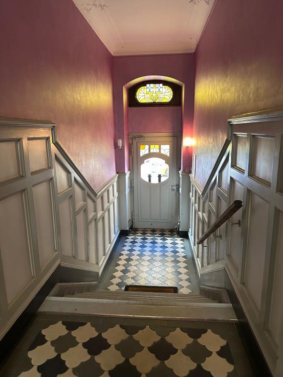 cage d&#039;escalier, entrée d&#039;immeuble