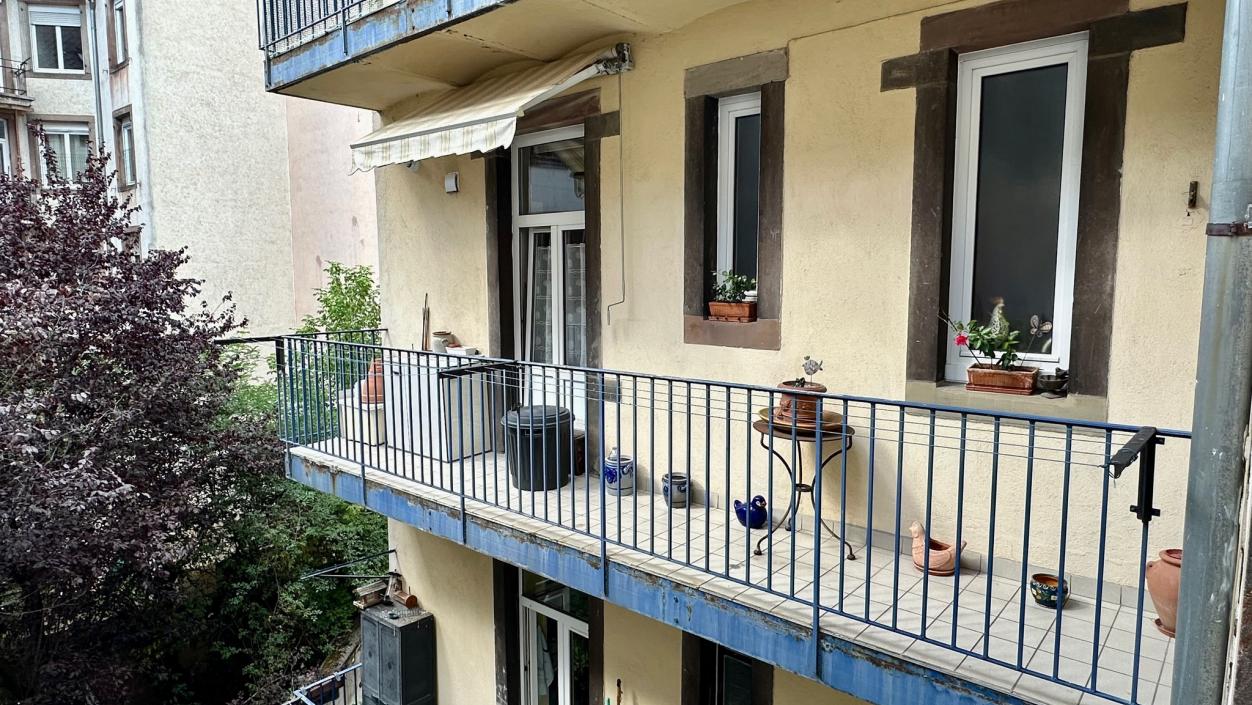 balcon sur cour acces cuisine
